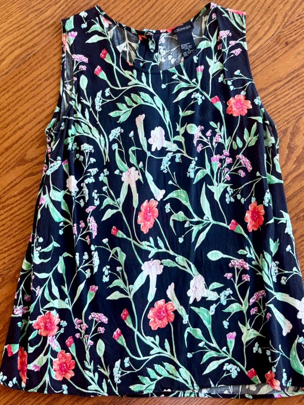 Paraphrase Sleeveless Top Size Small